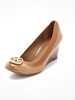 Tory Burch Caroline patent leather wedge pumps, stacked heel Size 7.5